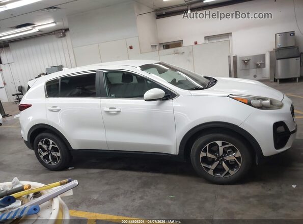 KNDPMCAC5M7933287 2021 KIA SPORTAGE Белый Вид задней части салона