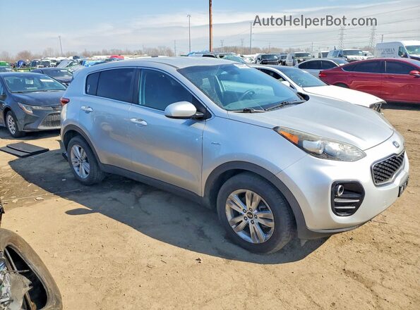 KNDPMCAC9J7317944 2018 KIA SPORTAGE Серебряный Передняя правая четверть