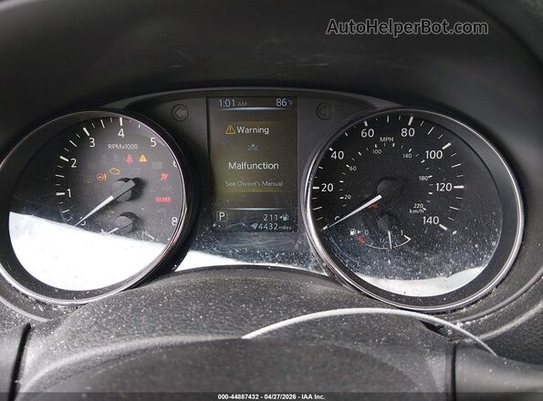 KNMAT2MT5HP597225 2017 NISSAN ROGUE Silver Հետևի նստատեղերի տեսք