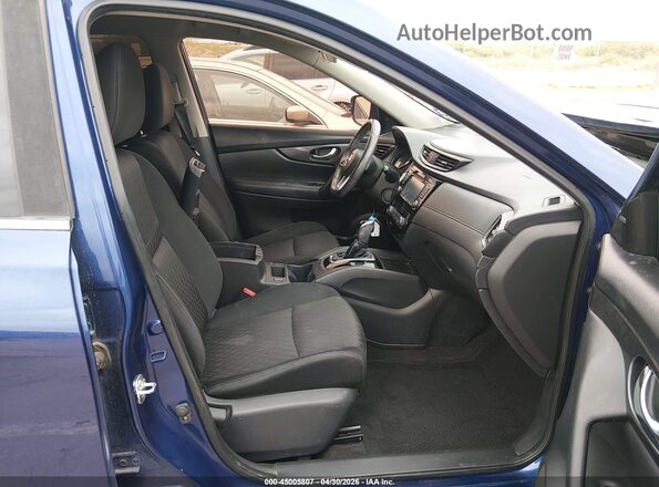 KNMAT2MT9HP568746 2017 NISSAN ROGUE Синий Вид салона спереди