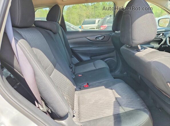 KNMAT2MV0HP505715 2017 NISSAN ROGUE Silver Vista interior trasera