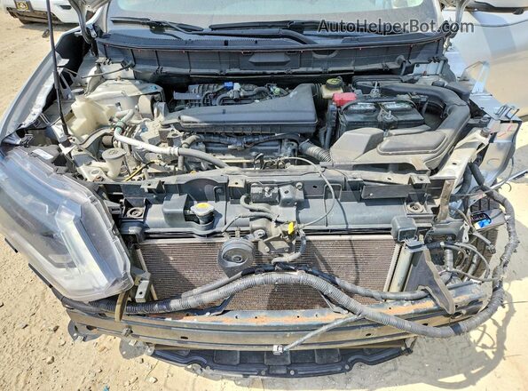 KNMAT2MV0HP505715 2017 NISSAN ROGUE Silver Vista del compartimento del motor