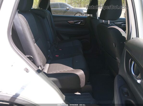 KNMAT2MV8HP613385 2017 NISSAN ROGUE White Widok naklejki z numerem VIN