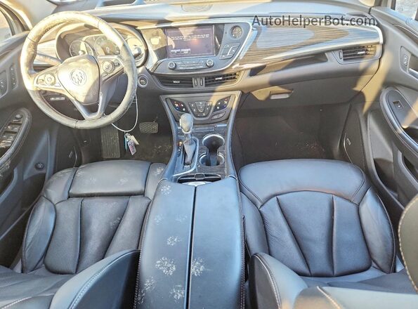 LRBFX4SX8JD028452 2018 BUICK ENVISION Серебряный Вид панели приборов