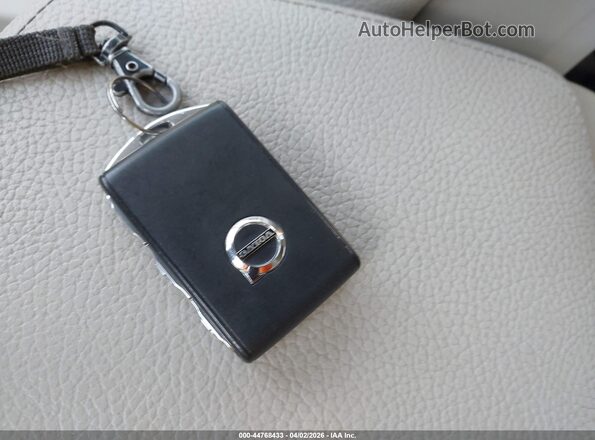 LYV102RK2JB087635 2018 VOLVO XC60 Белый Вид панели приборов