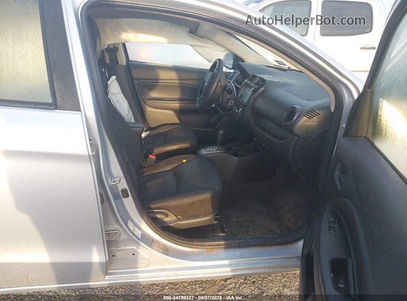 ML32F3FJXJHF11989 2018 MITSUBISHI MIRAGE G4 Серебряный Вид салона спереди
