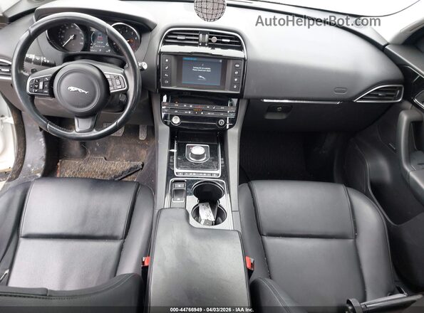 SADCJ2BV8HA051206 2017 JAGUAR F-PACE Белый 