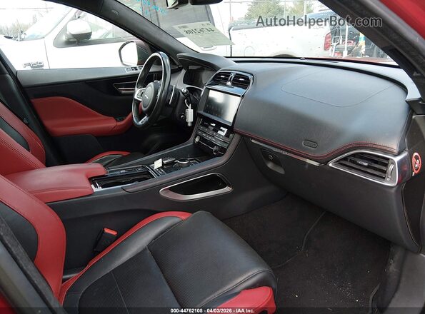 SADCM2FV9JA237568 2018 JAGUAR F-PACE Красный Вид салона спереди