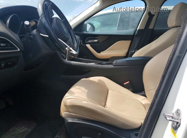 SADCS2BV8HA490208 2017 JAGUAR F-PACE White Вид салону спереду