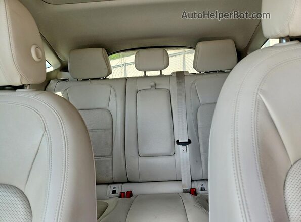 SADFP2FXXL1014075 2020 JAGUAR E-PACE White Widok tylnych siedzeń