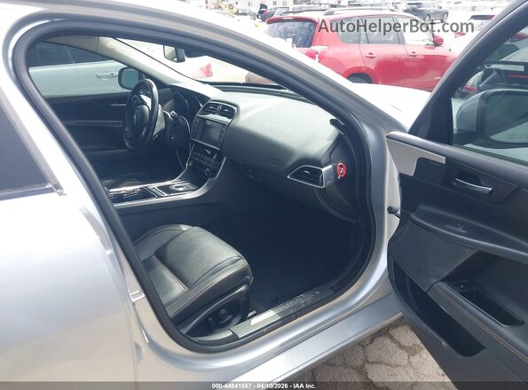 SAJAE4BN8HA952807 2017 JAGUAR XF Серебряный Вид салона спереди