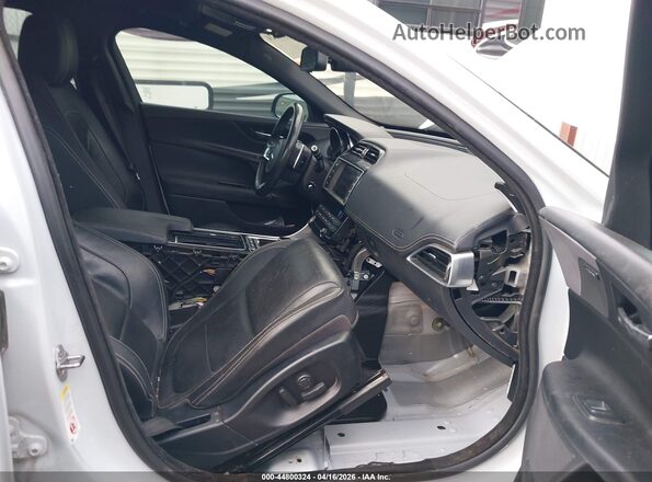 SAJAF4EV1JCP24697 2018 JAGUAR XF Белый Вид салона спереди