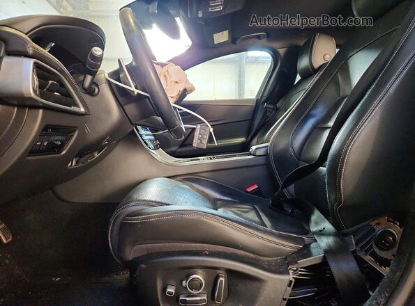 SAJAM4FV7JCP17161 2018 JAGUAR XF Black Սալոնի դիմացի տեսք
