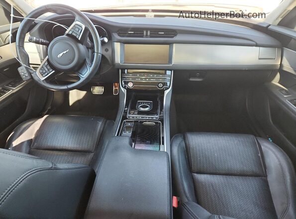 SAJBE4FX5KCY80704 2019 JAGUAR XF Белый Вид панели приборов