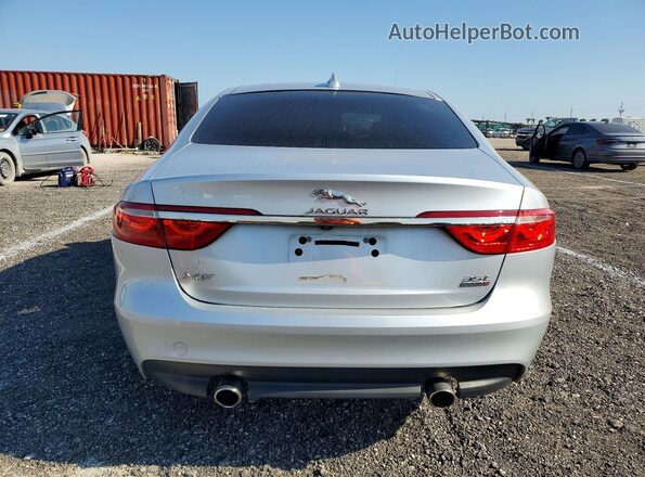 SAJBJ4BV5HCY37389 2017 JAGUAR XF Серебряный Вид сзади