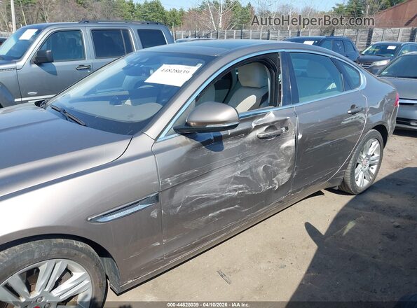 SAJBJ4BVXGCY18433 2016 JAGUAR XF Gold Widok z przodu