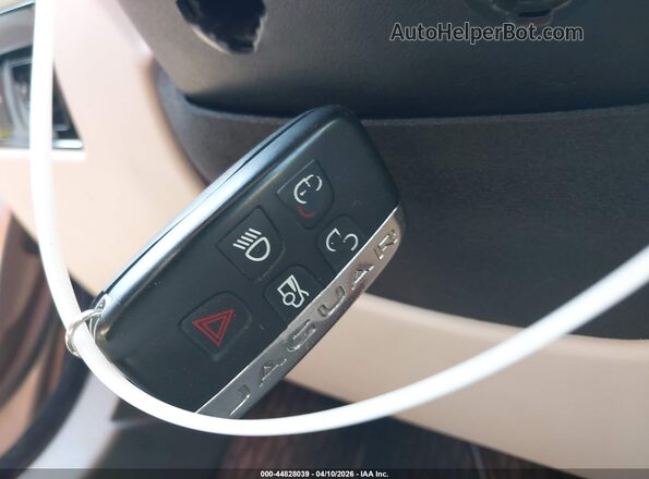SAJBJ4BVXGCY18433 2016 JAGUAR XF Gold Widok deski rozdzielczej