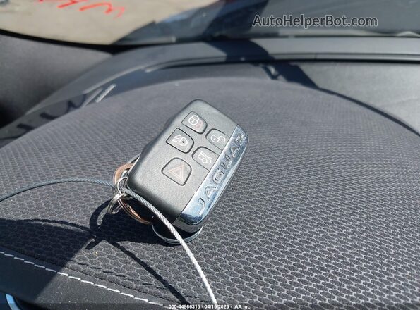SAJD55FE4MCK69661 2021 JAGUAR F-TYPE Красный Вид панели приборов