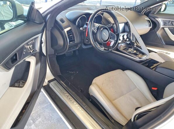 SAJDD1EV2JCK49210 2018 JAGUAR F-TYPE Белый Вид панели приборов