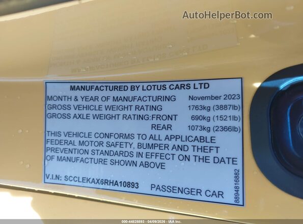SCCLEKAX6RHA10893 2024 LOTUS EMIRA Yellow Vista del compartimento del motor