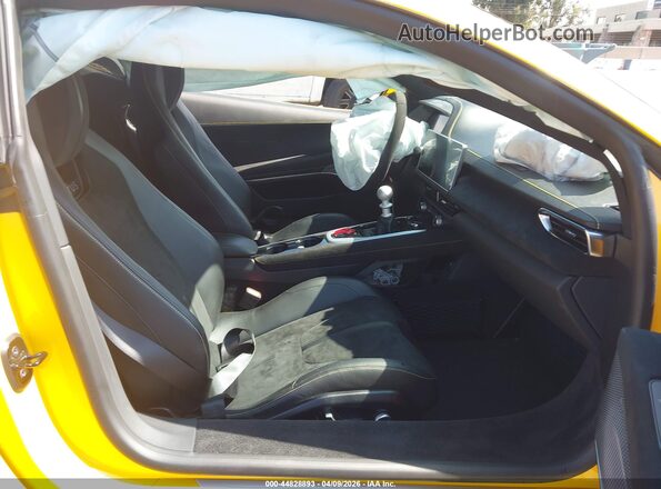 SCCLEKAX6RHA10893 2024 LOTUS EMIRA Yellow Vista interior delantera