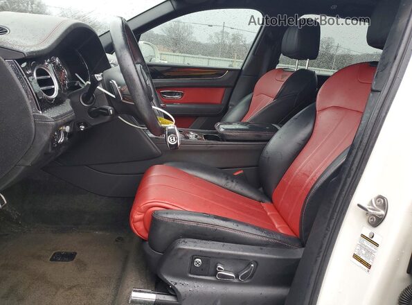 SJAAM2ZV1KC024006 2019 BENTLEY BENTAYGA Белый Вид салона спереди