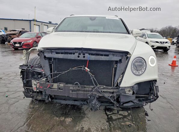 SJAAM2ZV1KC024006 2019 BENTLEY BENTAYGA Белый Вид спереди