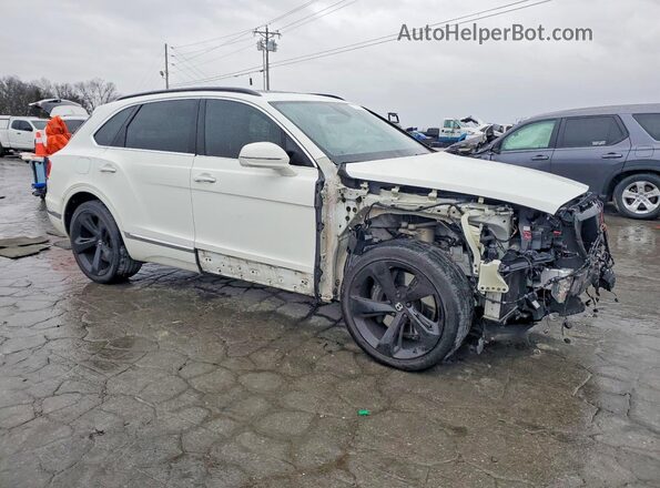 SJAAM2ZV1KC024006 2019 BENTLEY BENTAYGA Белый Передняя правая четверть