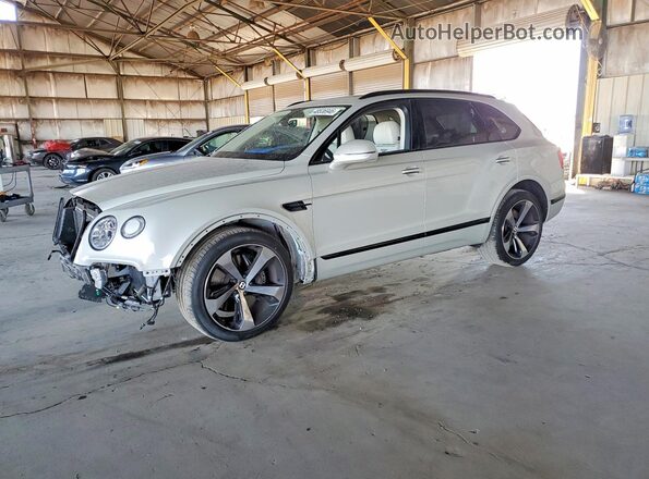 SJAAM2ZVXLC030209 2020 BENTLEY BENTAYGA Бежевый Передняя левая четверть