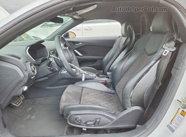 TRUTECFV6K1004723 2019 AUDI TT Белый Вид салона спереди