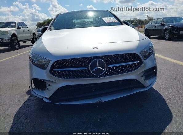 W1K3G4EB2NJ368648 2022 MERCEDES-BENZ A 220 Silver Դիմացի տեսք