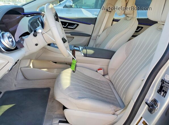 W1KCG2DB9RA048710 2024 MERCEDES-BENZ EQS Серебряный Вид салона спереди