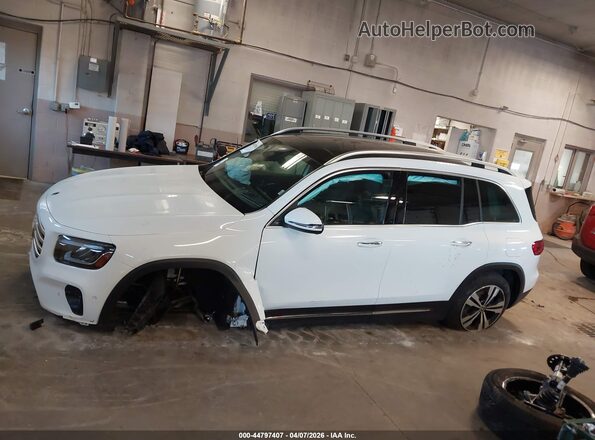 W1N4M4HB8SW388946 2025 MERCEDES-BENZ GLB-CLASS White Vista interior trasera
