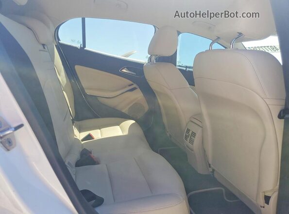 W1NTG4EB5LU030675 2020 MERCEDES-BENZ GLA White Vista de los asientos traseros