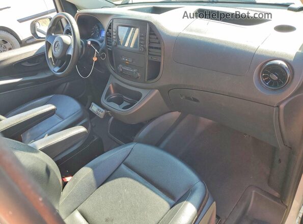 W1YV0CEY2M3827228 2021 MERCEDES-BENZ METRIS Белый Вид панели приборов