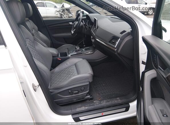 WA1A4AFYXJ2151925 2018 AUDI SQ5 White წინა სალონის ხედი