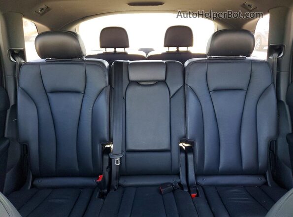 WA1AAAF79KD009023 2019 AUDI Q7 Серебряный Вид задних сидений