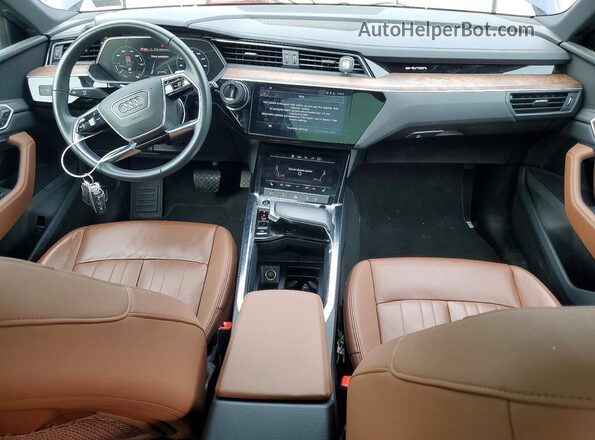 WA1AAAGE6NB007758 2022 AUDI E-TRON Синий Вид панели приборов