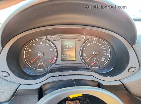 WA1BCCFS6JR016236 2018 AUDI Q3 Silver Vista del cuadro de instrumentos