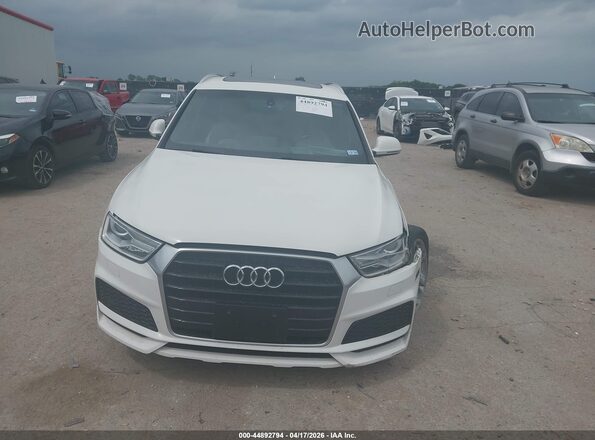 WA1BCCFS7JR021977 2018 AUDI Q3 White Dashboard view