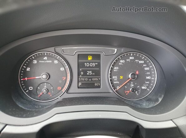 WA1BCCFS9JR027456 2018 AUDI Q3 White Вид щитка приладів