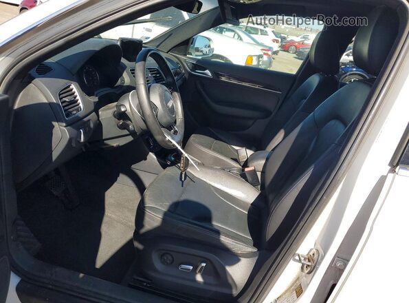 WA1BFCFSXGR011394 2016 AUDI Q3 White Vista interior delantera