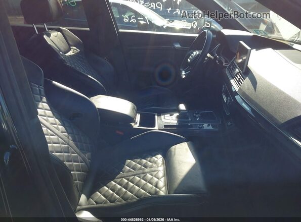 WA1C4AFY6J2197146 2018 AUDI SQ5 Dark Blue Вид салона спереди
