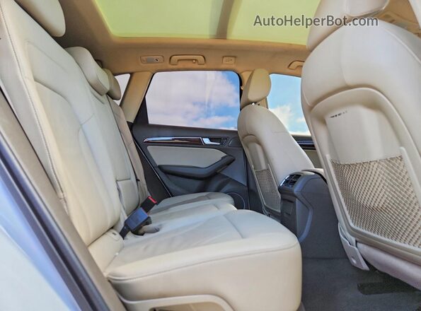 WA1D7AFP6HA071517 2017 AUDI Q5 White Widok wnętrza z tyłu