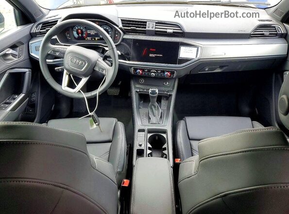 WA1DECF33S1008087 2025 AUDI Q3 Синий Вид панели приборов