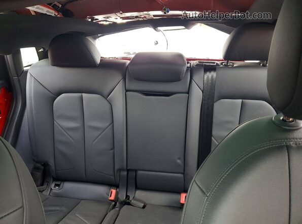 WA1DECF34P1042725 2023 AUDI Q3 Red Widok tylnych siedzeń