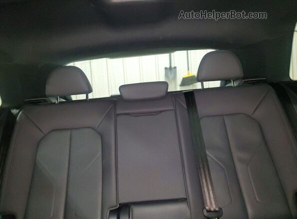 WA1DECF35L1012868 2020 AUDI Q3 Black Widok tylnych siedzeń
