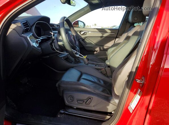 WA1DECF36N1040004 2022 AUDI Q3 Red Widok wnętrza z przodu