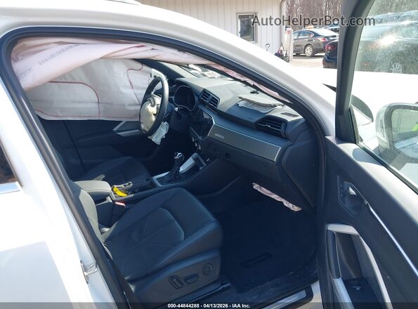 WA1DECF36R1140948 2024 AUDI Q3 White Vista interior delantera