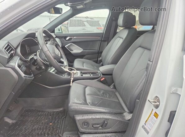 WA1DECF37R1108526 2024 AUDI Q3 White Widok wnętrza z przodu